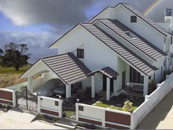 Ngôi nhà độc đáo với hệ mái tầng tầng lớp lớp. Ảnh: Pvcl.