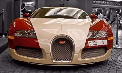 Với việc gắn biển số "1" giá 14,2 triệu USD (tương đương gần 320 tỉ đồng), Syed Abdul Ghaffar Khoury trở thành ông chủ sở hữu biển số xe đắt nhất thế giới. Ảnh: Xevathethao.