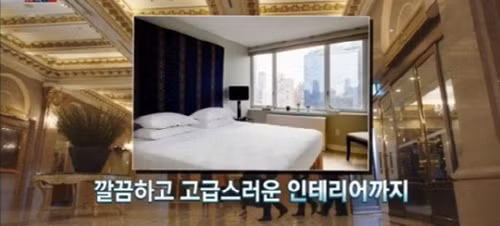 Phòng ngủ sang trọng có tầm nhìn thoáng ra trung tâm thành phố. Ảnh: Nate.