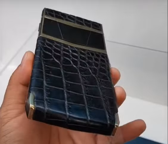 Đáng chú ý, tất cả đều được chế tác bằng thủ công.