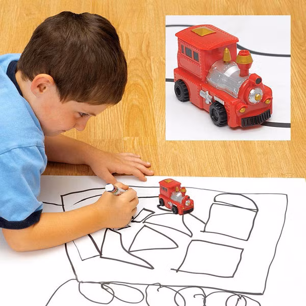 Bên cạnh bánh, đồ chơi cũng là mặt hàng hút khách trong mùa trung thu. Năm nay, nhiều loại đồ chơi hiện đại, thông minh và độc đáo được phụ huynh và trẻ em ưa thích. Ảnh: Banbuonsieure