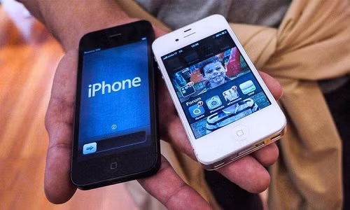 Màn hình cảm ứng là yếu tố đầu tiên cần kiểm tra trước khi mua iPhone cũ. Bạn có thể kiểm tra độ nhạy cảm ứng bằng cách mở màn hình chính, giữ một biểu tượng bất kỳ trên màn hình để chung vào trạng thái di chuyển. Ảnh: Macworld.