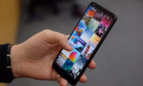 Công nghệ Dolby Vision và HDR10 mang đến chất lượng màn hình tuyệt vời trên LG G6. Màn hình có khả năng tái tạo và hiển thị màu 12-bit (64 tỷ màu khác nhau) cho màu sắc trung thực. Ảnh: Trustedreviews.