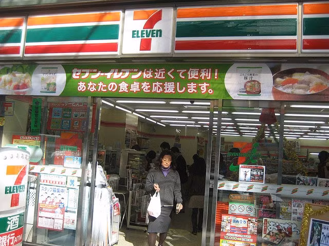 Cái tên 7-Eleven thể hiện giờ mở cửa từ 7h sáng tới 11h đêm trong cơn bùng nổ kinh tế hậu thế chiến thứ 2. Ảnh: Inhabitat.