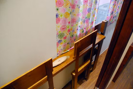 Bộ bàn ăn nhỏ xíu. Ảnh: Designboom.