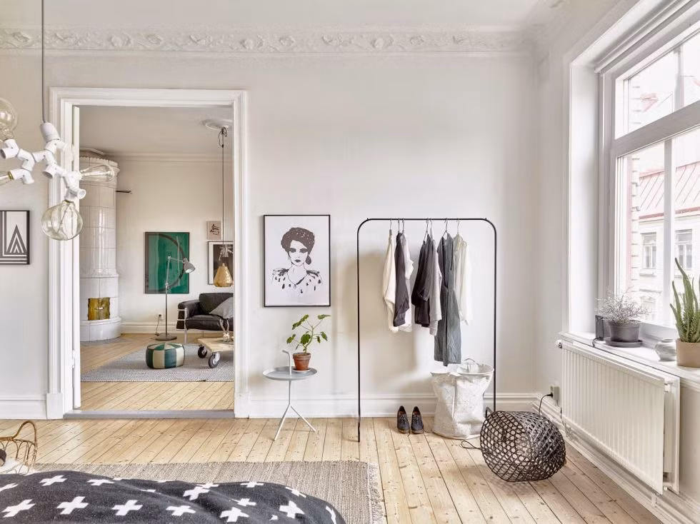 Góc nhỏ treo quần áo vô cùng tiện dụng mà cũng không làm căn phòng trở nên bừa bộn.