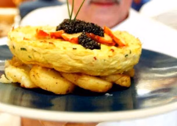 Khách sẽ được thưởng thức món trứng đặc biệt này ngay tại phòng ngủ sau khi thức dậy. Ảnh: Alux.