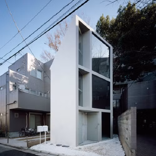 Căn nhà nhỏ tận dụng tối đa không gian giữa phố. Ảnh: Rocket24.