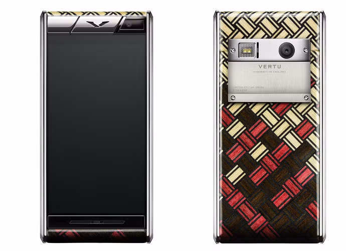 Năm 2006 là năm đầu tiên Vertu xuất hiện tại Việt Nam (TP HCM). Tuy nhiên, đến năm 2009, Việt Nam mới có cửa hàng độc quyền đầu tiên của cả nước đặt tại Hà Nội. Ảnh: Luxurylaunches.