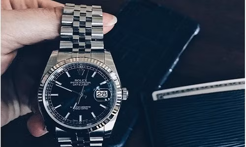 Chiếc đồng hồ Rolex đầu tiên của cô giá gần 9.000 USD.