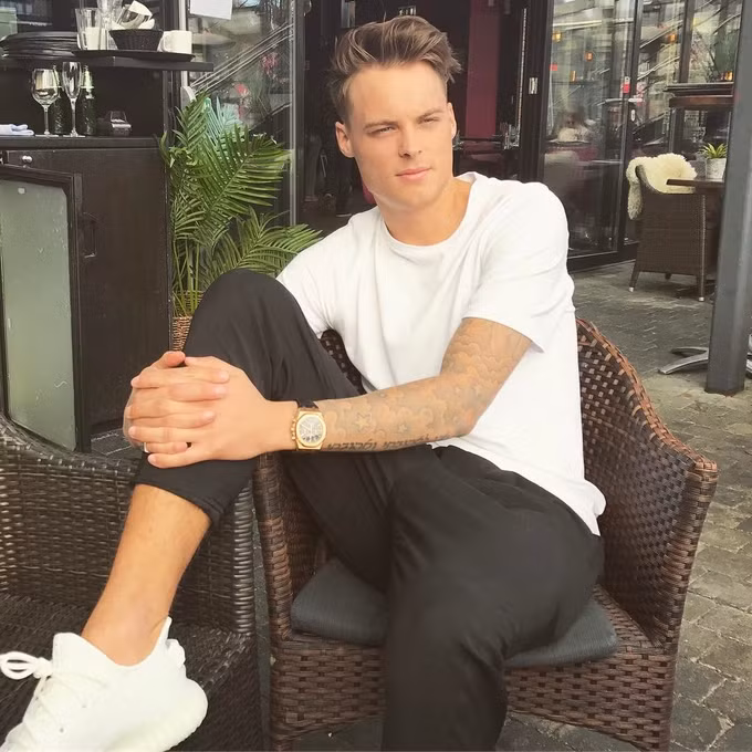 Tỷ phú trẻ thứ ba thế giới Gustav Magnar Witzøe cũng rất thích thời trang, đặc biệt là giày.