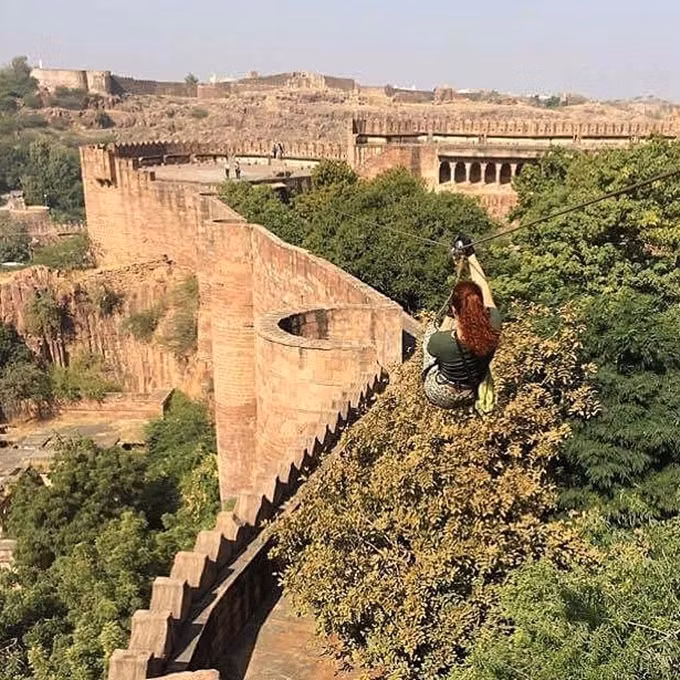 Alexandra còn rất đam mê du lịch.