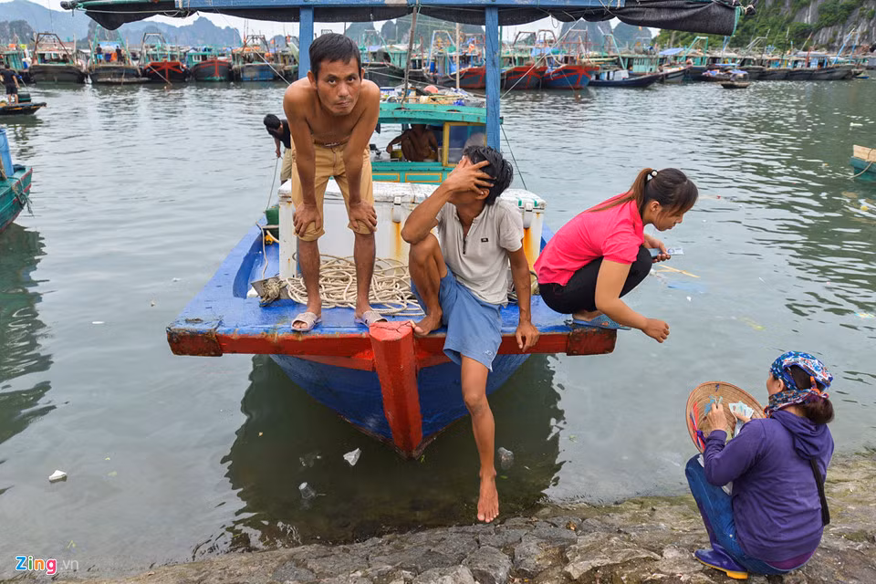 Tầm nhìn 2020-2025, Cảng Cái Rồng phấn đấu đón hàng triệu lượt khách/năm. Nhà chờ được xây dựng như một nhà ga sân bay thu nhỏ với các phân khu riêng biệt. Việc nạo vét vùng nước cảng sẽ được thực hiện để đón các tàu trọng tải lớn hơn, cũng như thuận tiện cho việc đi lại.