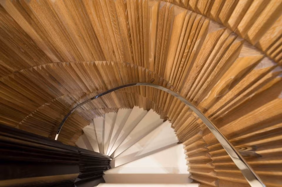 Phải mất 18 tháng chiếc du thuyền gỗ mới được hoàn thành.