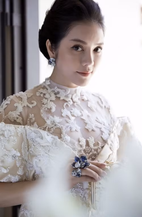 Đôi bông tai kim cương trị giá 55.000 USD (khoảng 1,2 tỷ đồng). Ảnh: Người đưa tin.