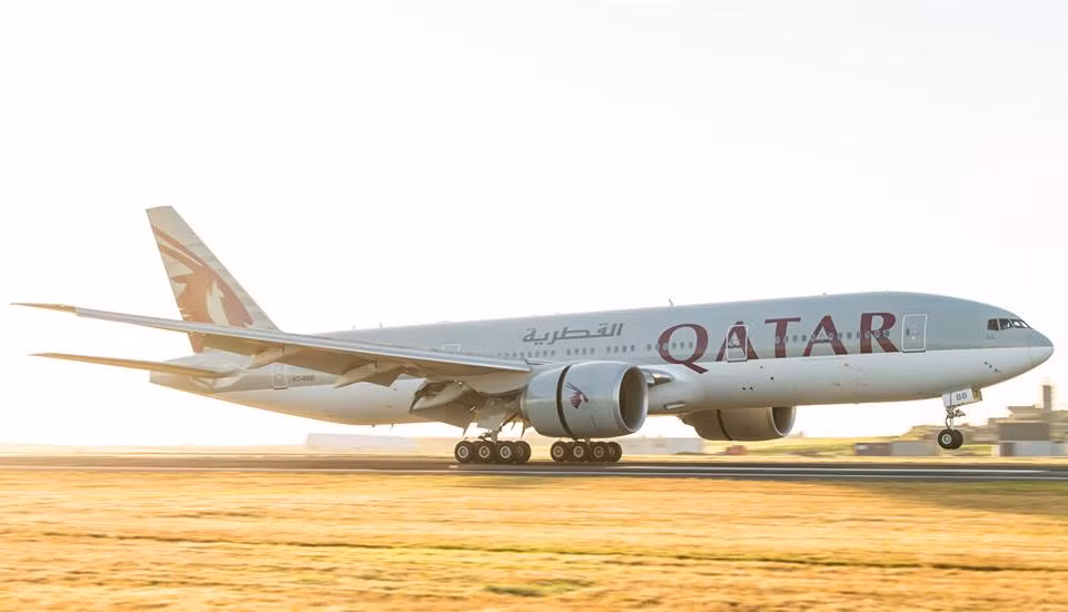 Trên hành trình từ Doha (Qatar) đến Auckland (New Zealand), chiếc Boeing 777-200LR vượt qua 10 múi giờ.