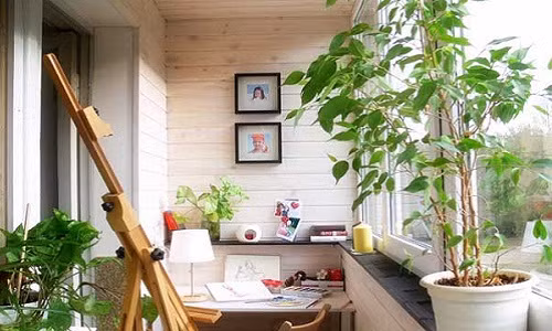 Phụ kiện trang trí đóng vai trò quan trọng với ban công. Vì vậy, không sử dụng phụ kiện trang trí này sẽ làm mất đi sự sinh động của ban công. Ảnh: Cuded.