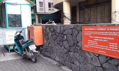 Hot hoang vi mat 1 trieu gui xe may qua dem tai khach san Fortuna