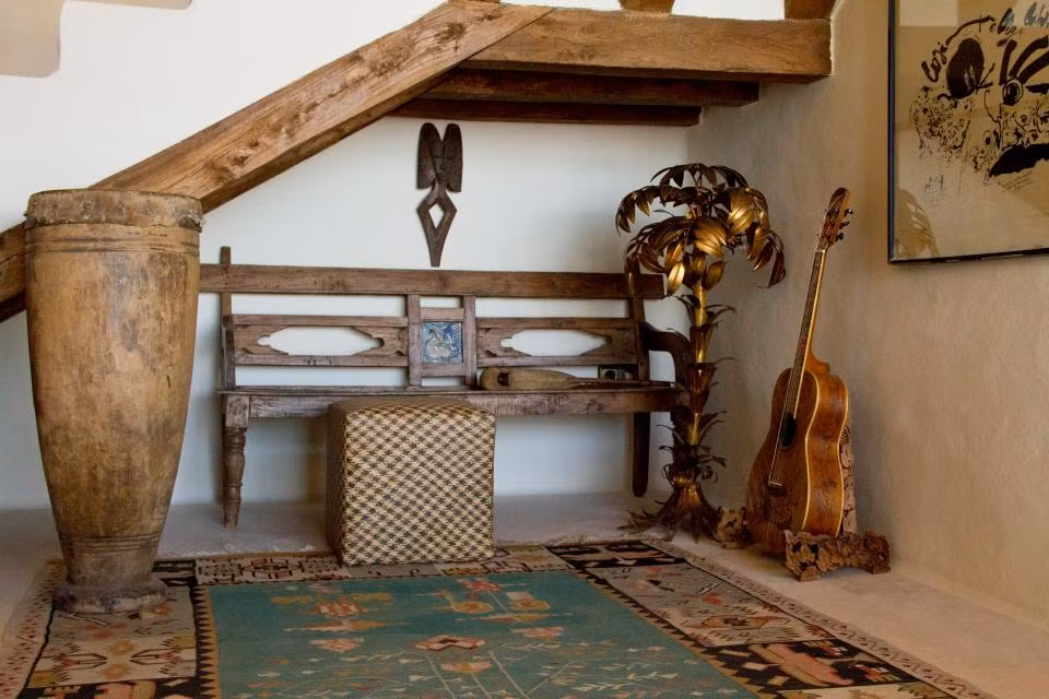 Nội thất từ Tây Ban Nha đắt giá.