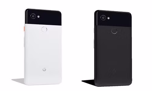 Về thời lượng pin, Google Pixel 2 XL dường như đánh bại hoàn toàn sản phẩm mới nhất của Táo khuyết. Google Pixel 2 XL cho thời lượng pin đủ để sử dụng một ngày mà không gặp khó khăn, đồng thời máy còn tích hợp cả công nghệ sạc nhanh. Ảnh: The Verge.