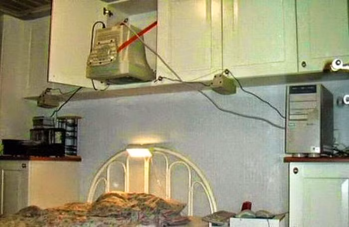 Nằm cũng có thể làm việc một cách xuôn xẻ. Ảnh: Megafun.