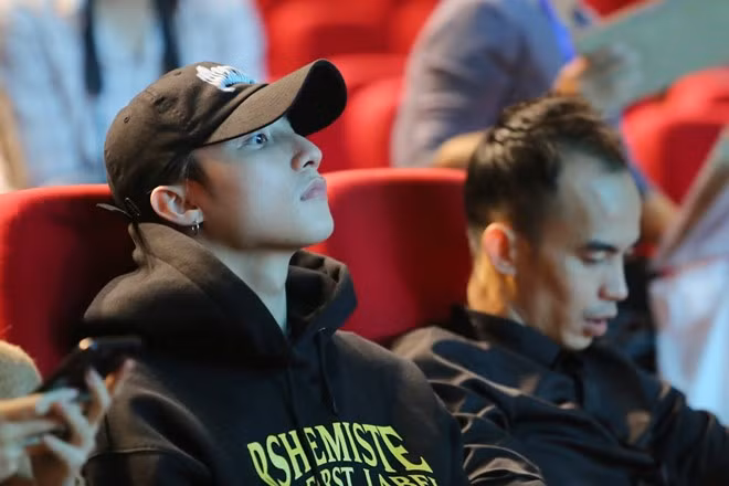 Chiều ngày 5/3, Sơn Tùng M-TP cùng Bích Phương, Trung Quân Idol đã có mặt tại Cung văn hóa hữu nghị Việt – Xô để tham gia tổng duyệt cho chương trình Tình khúc cho em mừng ngày Quốc tế phụ nữ 8/3.