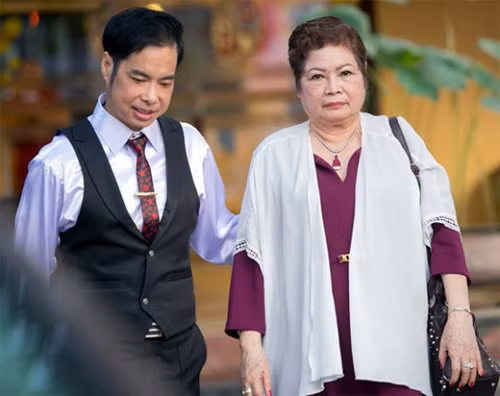 Su that ve gia the cua “ong hoang nhac sen”-Hinh-2