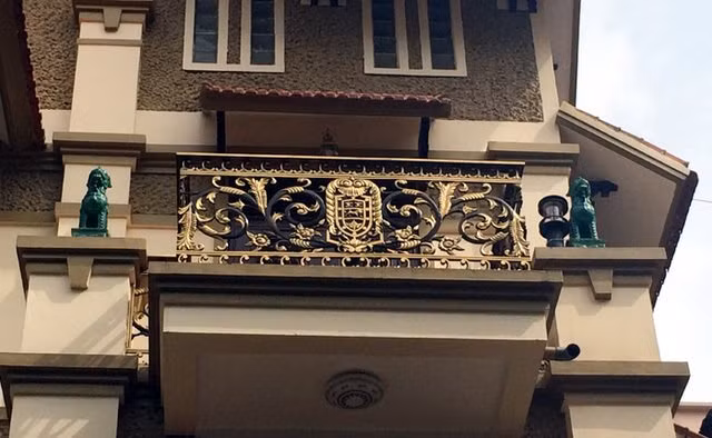 Dù là cửa chính.... Ảnh: Pháp luật số