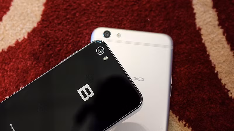 Viên pin 3.000 mAh có thể cho người dùng thoải mái sử dụng 2 ngày thì Oppo F3 Plus cũng trang bị viên pin khủng 4.000 mAh.