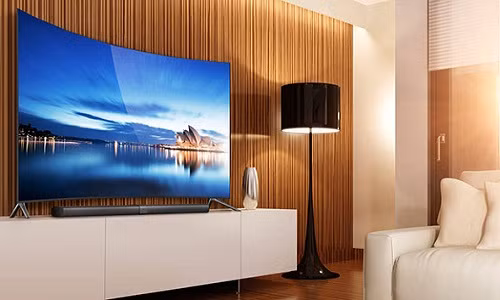 Mua ti vi cong hay phang de treo tuong?