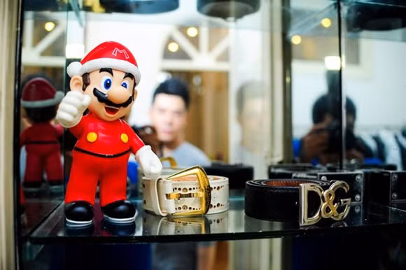 Ngoài ra, nhà của nam ca sĩ còn có rất nhiều tượng của các nhân vật hoạt hình khác.