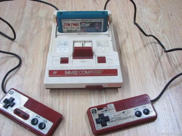 Máy điện tử gắn băng hay điện tử 4 nút từng rất phổ biến tại Việt Nam thập niên 90 và gắn liền với tuổi thơ của không ít người. Ảnh: Muare.