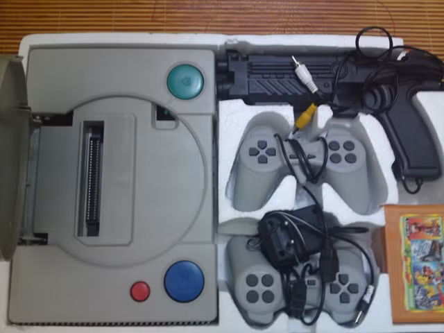 Máy sở hữu hơn 1000 game với những trò chơi nổi tiếng như xe bắn tăng, hái chuối, bắn ruồi....Ảnh: Yeah1.