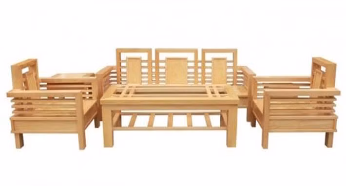 Màu sắc cũng là yếu tố quyết định sự sang trọng của sofa gỗ trong căn phòng. Phòng khách có thiết kế đơn giản nên sử dụng bàn ghế màu sáng giúp không gian hài hòa. Ảnh: Noithatgokimanh.