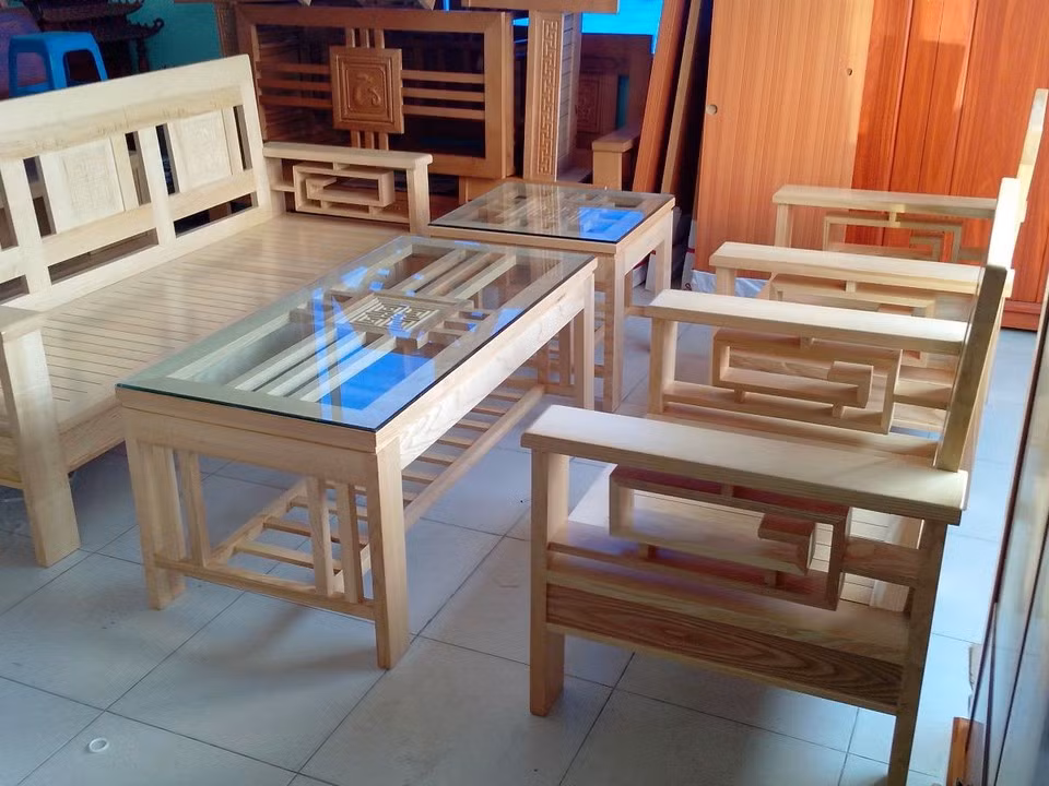 Cuối cùng, đừng quên dịch vụ bảo hành sofa. Đây là quyền lợi của khách hàng được hưởng sau khi mua sản phẩm. Hãy hỏi rõ thời gian bảo hành về khung sườn, chất liệu và thông tin kỹ thuật. Ảnh: Enbac.