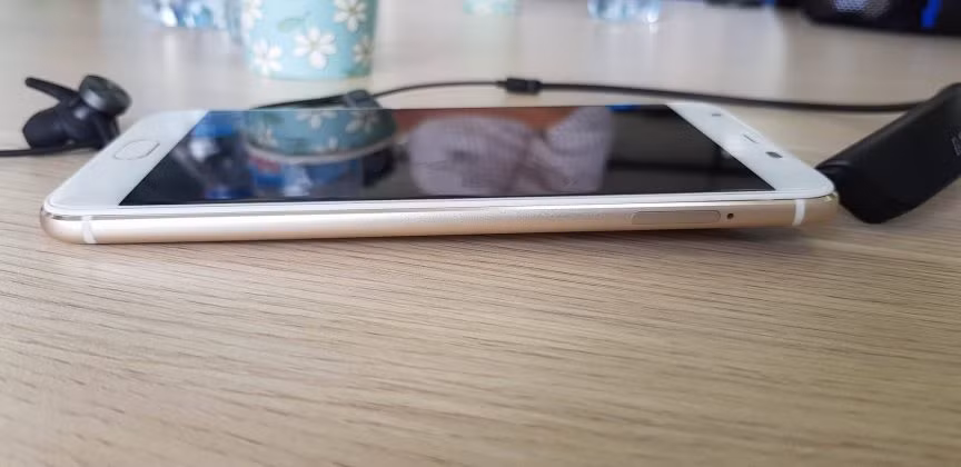 Hãng điện tử Asanzo Việt Nam nổi tiếng trong việc sản xuất các thiết bị điện tử gia dụng, đặc biệt là tivi vừa công bố sẽ trình làng hai mẫu điện thoại trong tháng 8 tới. Ảnh: Tapchicongnghe.