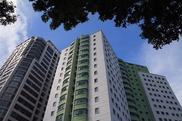 Trong đó, dự án chung cư 18 tầng giai đoạn 1 tại 671 Hoàng Hoa Thám do Tổng công ty Viglacera đầu tư có số tiền sai phạm hơn 37 tỷ đồng. Năm 2001, UBND thành phố cho phép chủ đầu tư thực hiện phương pháp nộp tiền chênh lệch giữa giá bán và giá thành với phần 30% diện tích sàn chung cư. Tuy nhiên, việc này được TTCP khẳng định không đúng quy định vì theo quy định, chủ đầu tư phải nộp 30% diện tích sàn chứ không phải nộp phần chênh lệch. Với phần diện tích này, tổng doanh thu hơn 183 tỷ đồng, chủ đầu tư đã phải nộp hơn 37,39 tỷ đồng bổ sung.