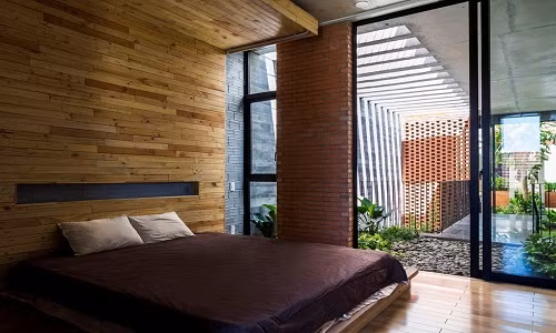 Phòng ngủ cũng không thiếu bóng cây xanh và ánh sáng tự nhiên.