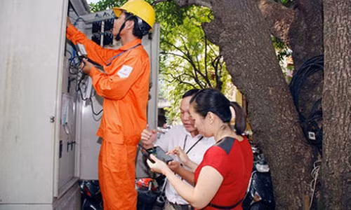 Gia dien se duoc dieu chinh 6 thang mot lan