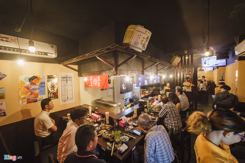 Giá thuê mặt bằng ở khu này rẻ hơn quận 1 rất nhiều, lượng khách hàng người Nhật cũng ổn định.