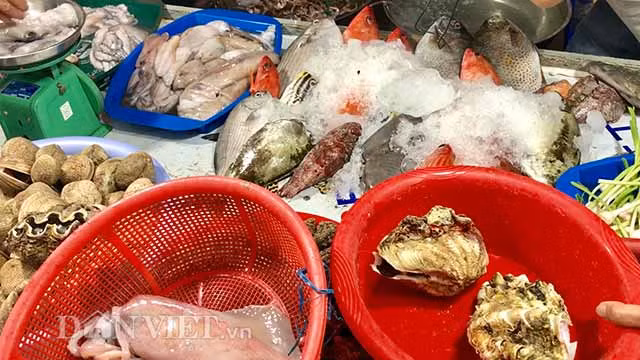 Di cho hai san tu chon gia re “giat minh” o Ly Son-Hinh-3