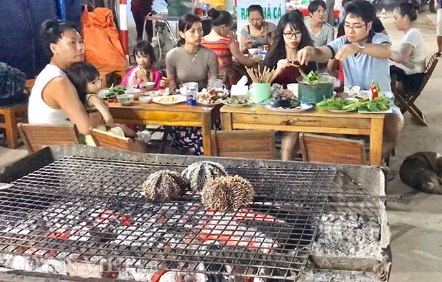 Di cho hai san tu chon gia re “giat minh” o Ly Son-Hinh-4