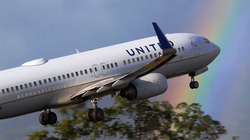 Chuyên trang kinh doanh Fortune và trang Fox News xếp United Airlines vào danh sách hãng hàng không có dịch vụ kém nhất thế giới. Ảnh: Saverocity.
