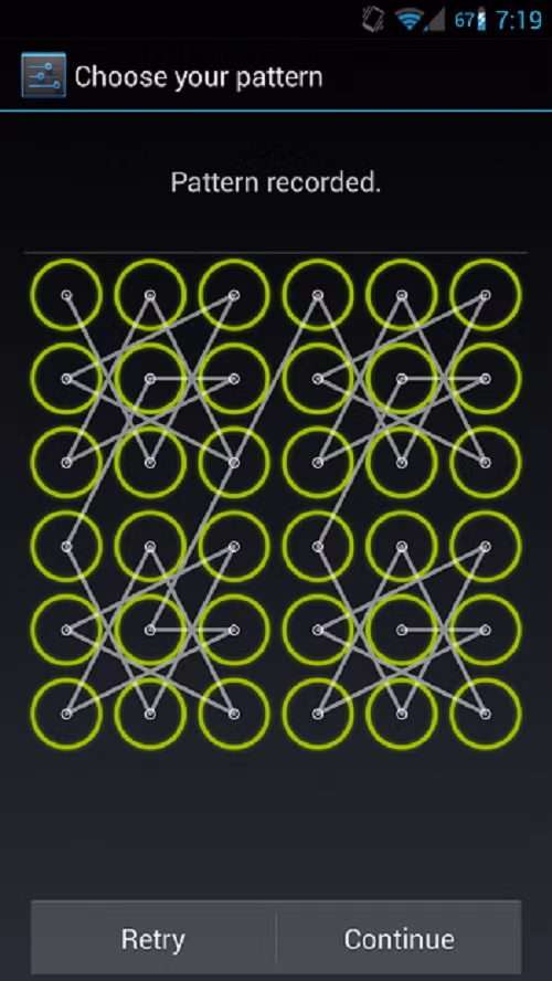 Cách khóa màn hình điện thoại khiến người khác như lạc vào mê cung. Ảnh: Collegehumor.