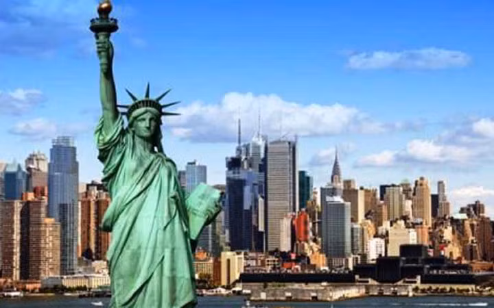 Mỹ là nước có nhiều người siêu giàu nhất: 73.110 người.