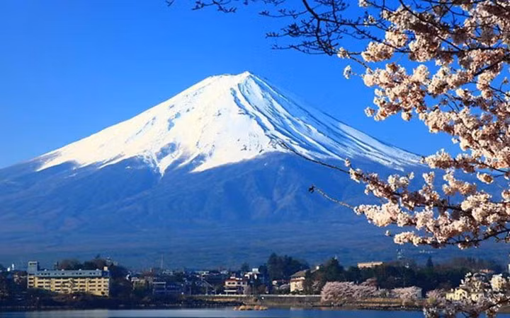 Xếp thứ hai là Nhật Bản với 16.740 người siêu giàu.