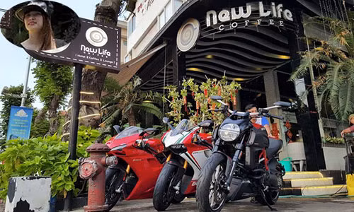 Ngoài xe hơi đắt tiền, nữ đại gia Nguyễn Thị Phương Thúy còn gây chú ý bởi nhiều "siêu phẩm" mô tô đình đám. Ảnh: Autopro.