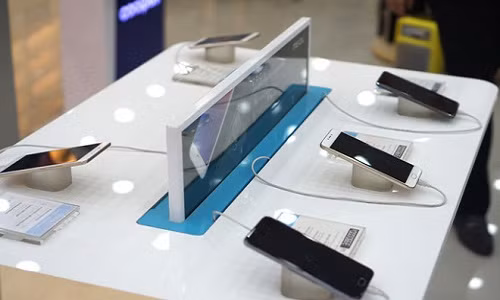 Smartphone tu nhieu thuong hieu lon bien mat khoi ke hang