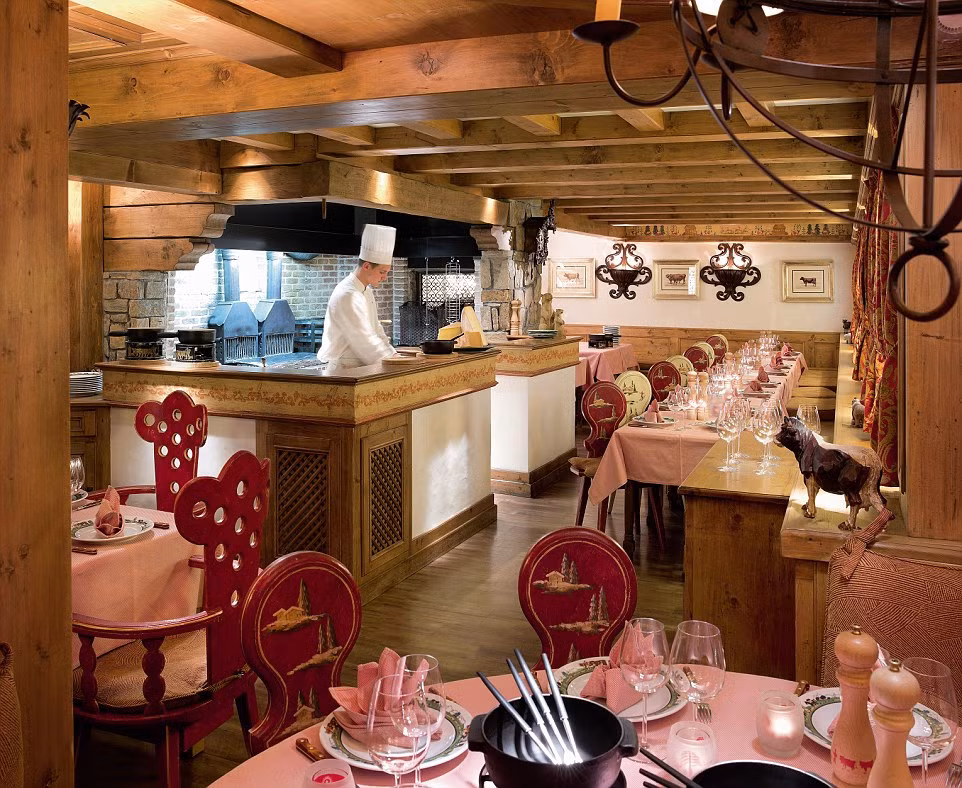 Thực khách khai vị với rượu vang mang thương hiệu lớn Pommery và Cristal.