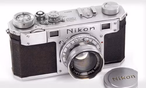 Chiếc máy ảnh 69 tuổi “Nikon One” là một trong bộ 3 mẫu máy đầu tiên do Nikon sản xuất vào tháng 4/1948. Ảnh: Congan.